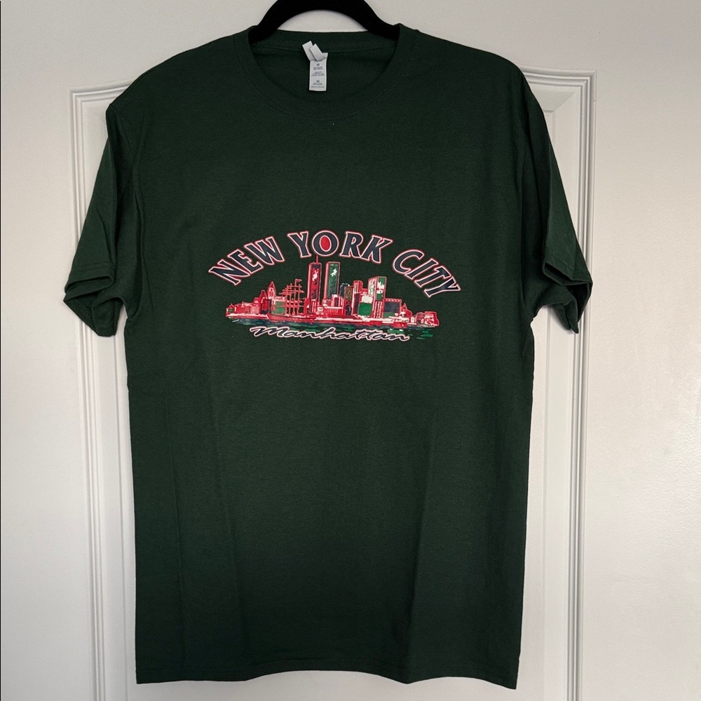 ☘️2/$15☘️Brand New Mens T Size M